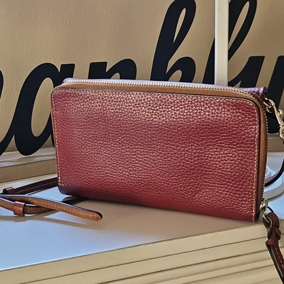 *SALE* - DOONEY & BOURKE Crossbody Wallet - Burgandy - EUC - Picture 2 of 5